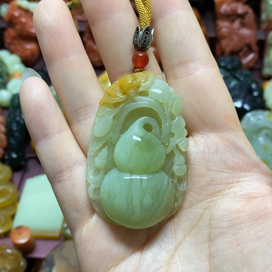 岫玉未镶嵌吊坠(赠链)