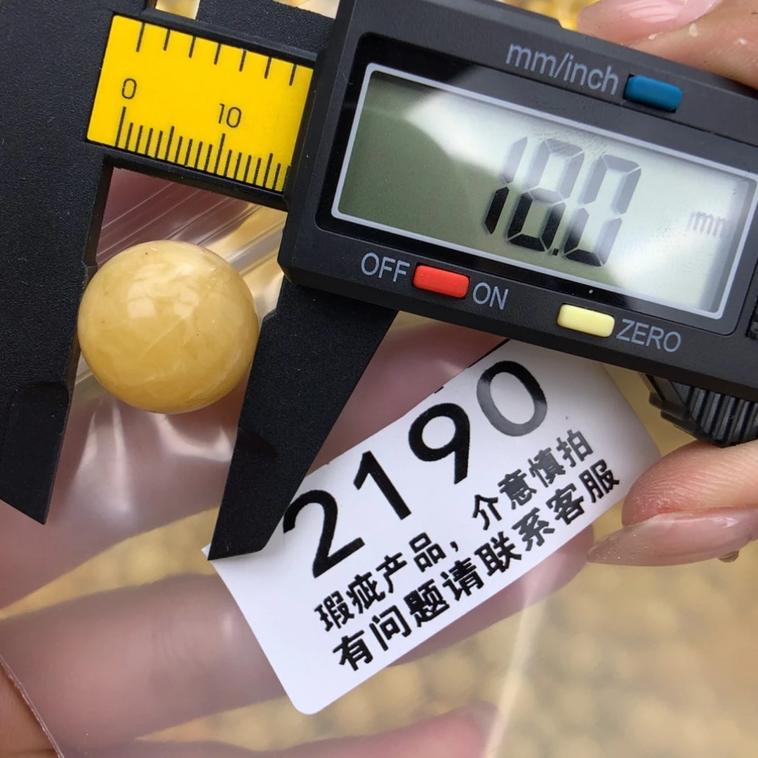 未镶嵌琥珀珠宝奇石