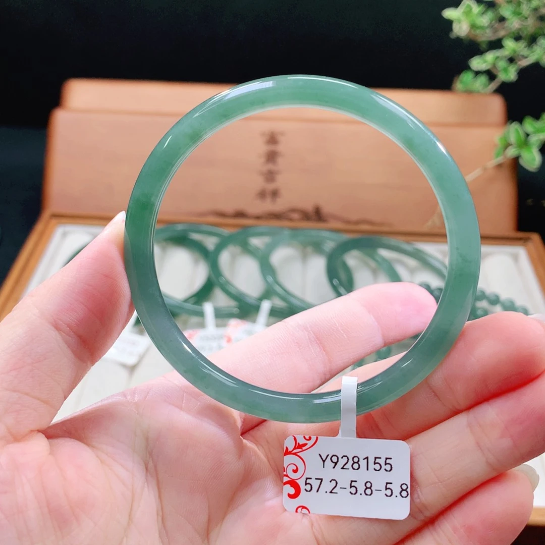 翡翠手镯（圆镯）未镶嵌