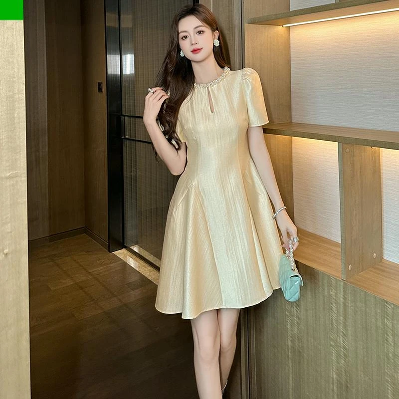 富家千金连衣裙2025新款女夏季圆领钉珠气质名媛小个子收腰a字裙