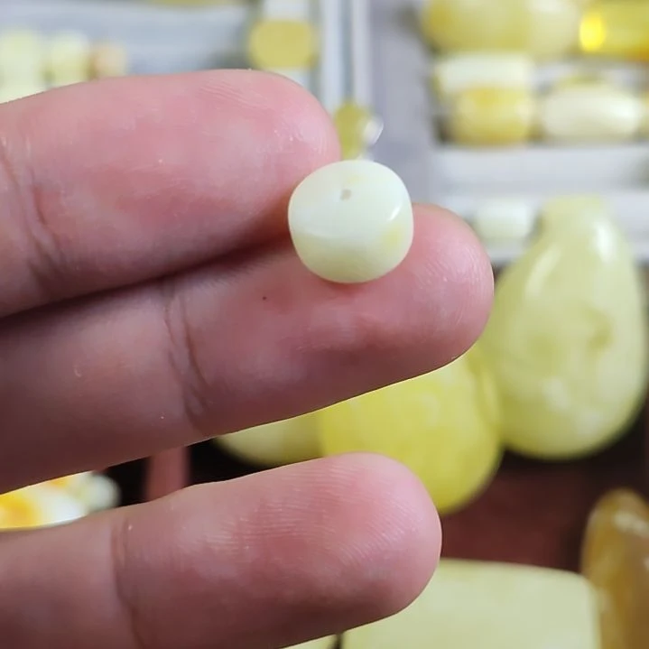 裸石琥珀未镶嵌11*6.7mm