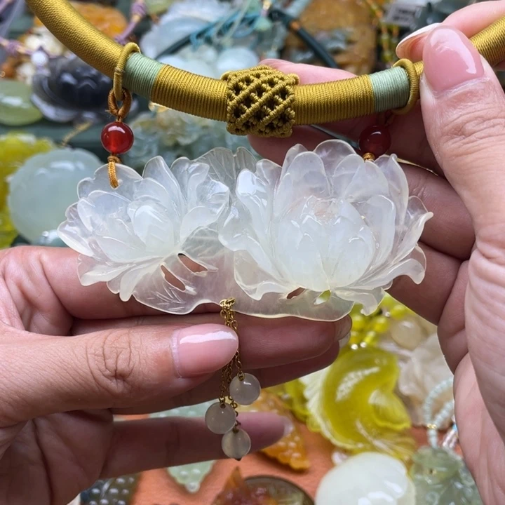 蛇纹石玉未镶嵌颈饰