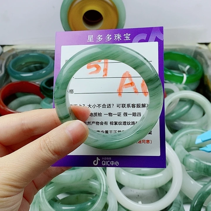 H***未镶嵌手镯石英质玉（金丝玉）