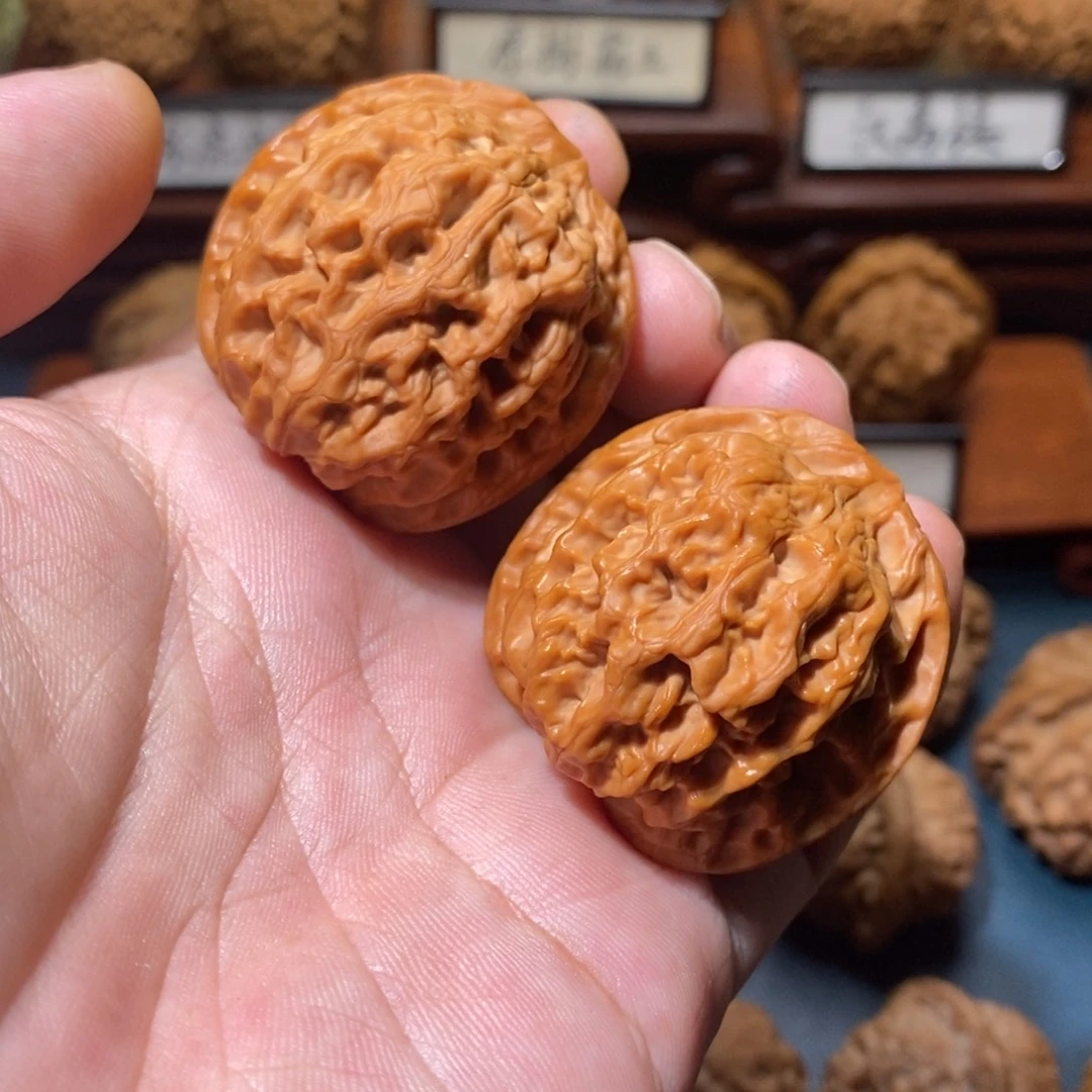 文玩核桃吊坠血狮