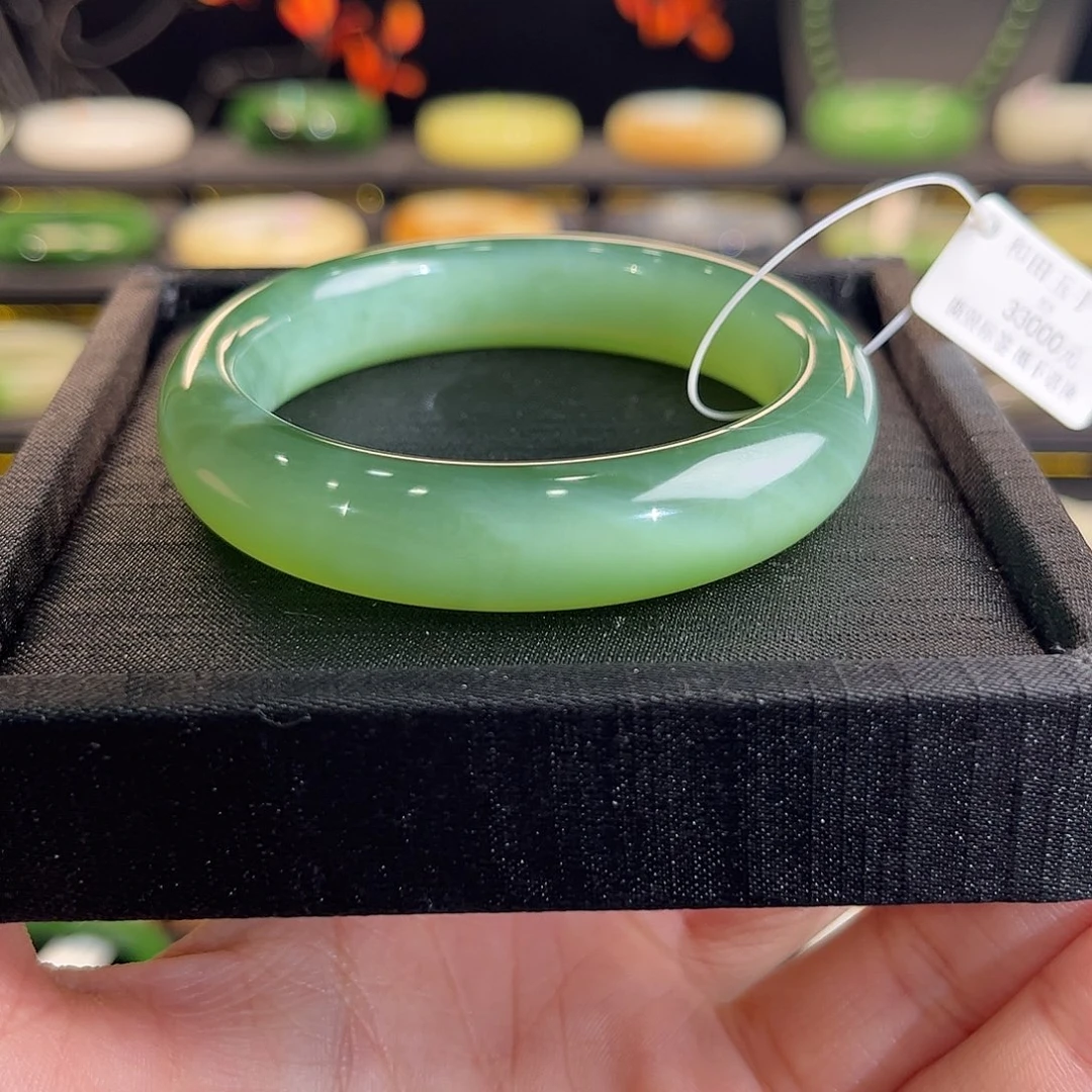 和田玉未镶嵌手镯爆闪碧玉猫眼