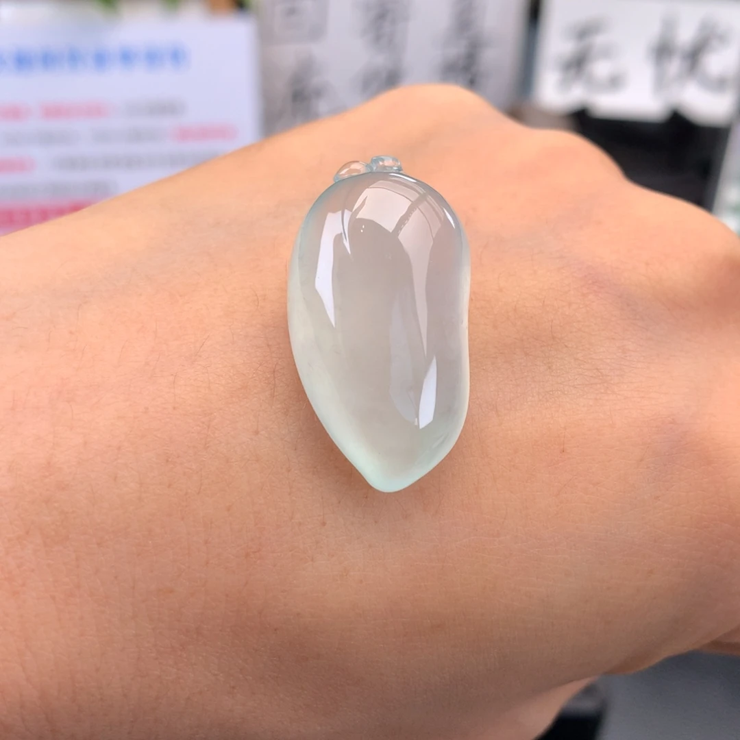 翡翠未镶嵌颈饰冰绿福瓜吊坠