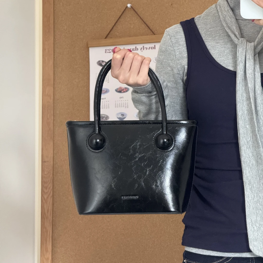 一张同学【长约17宽10高17单位厘米】时尚手提单肩包C4438黑色