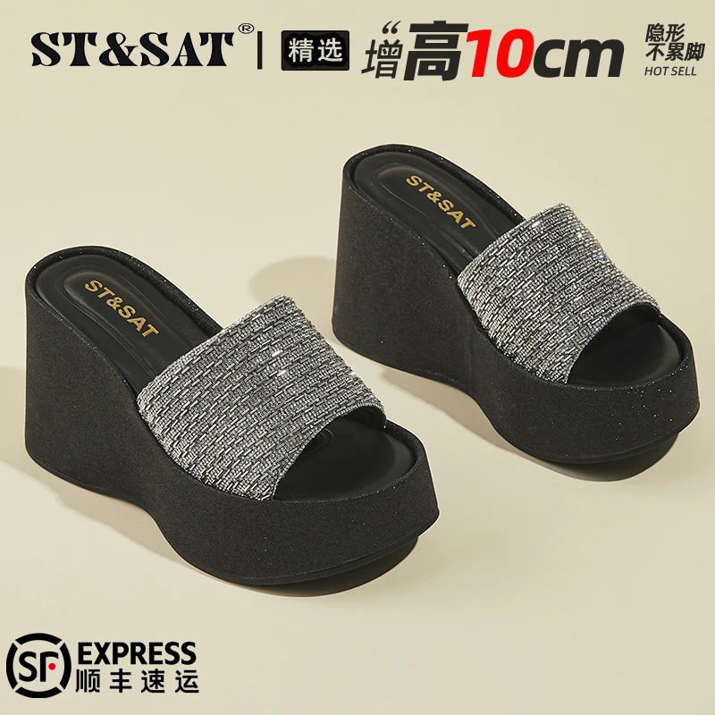 星期六10CM超高跟一字拖女2025秋季坡跟露趾水钻外穿舒适沙滩凉拖