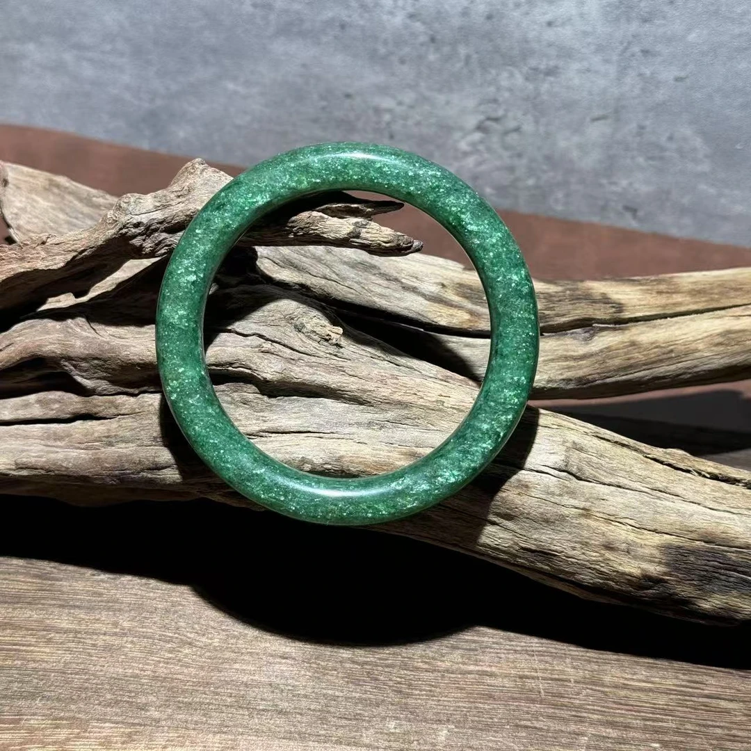 【与帅珠宝】绿草莓圆镯D012047-多样性发其一