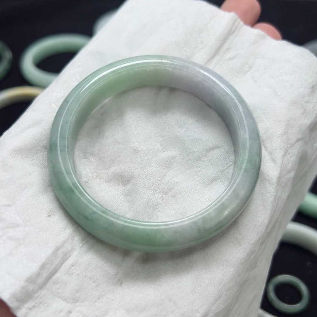 翡翠手镯未镶嵌淡春彩54.3