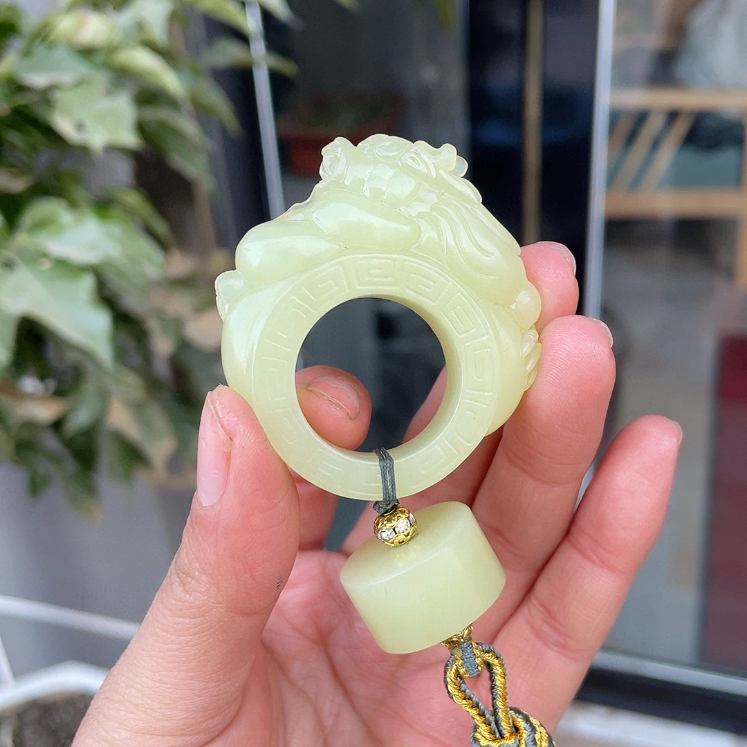 267284玉美人小程新疆若羌和田玉黄口料龙霸天下挂件