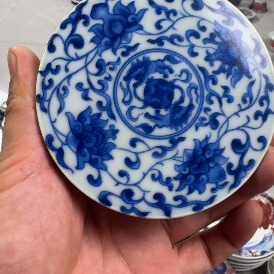 杯青花缠枝莲盖置