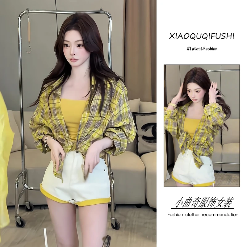 春季流行穿搭一整套新款2025韩范时尚洋气格子衬衫吊带短裤三件套