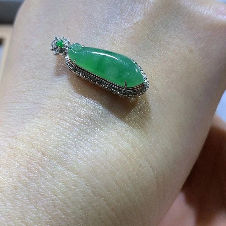 吊坠(不含链)18K金镶嵌翡翠