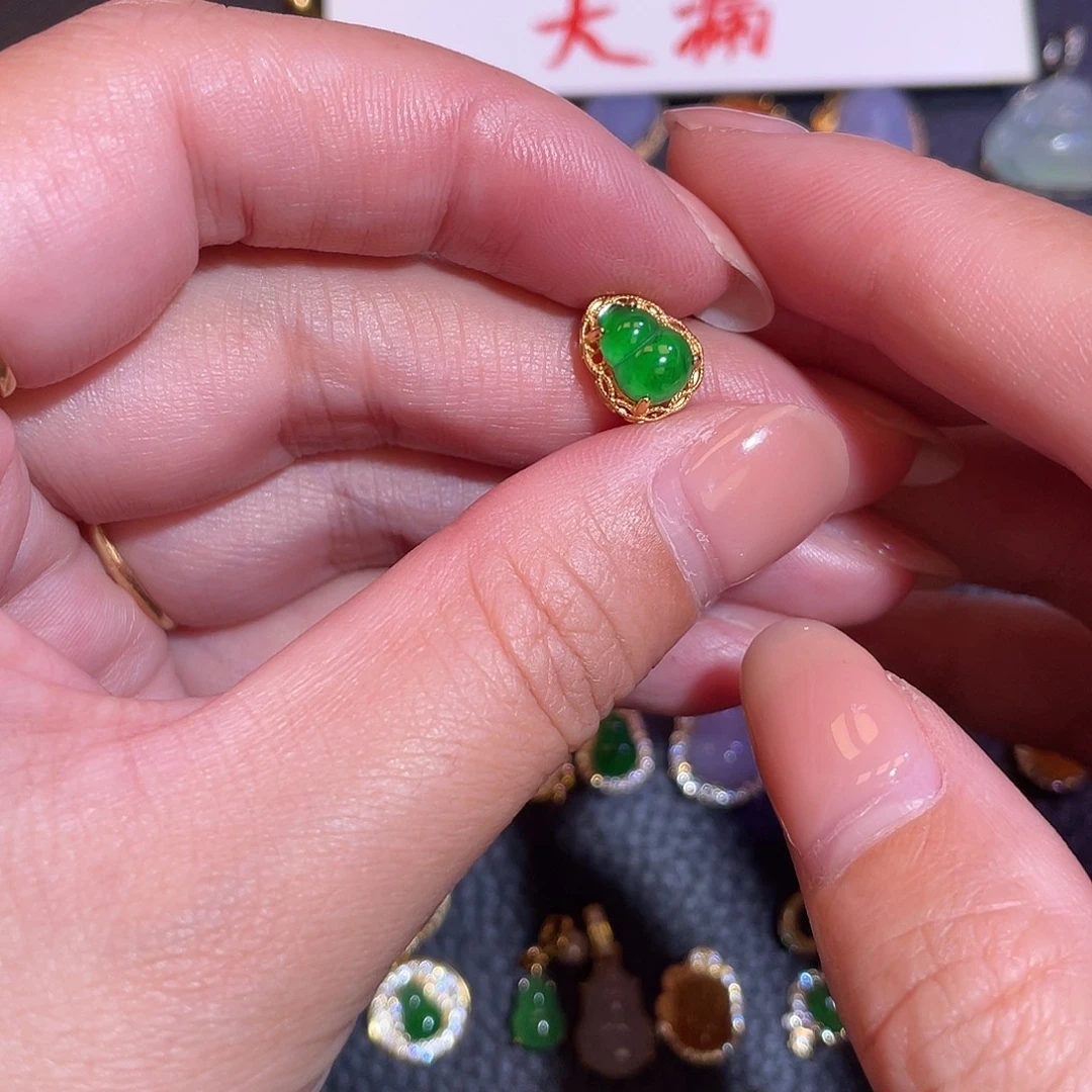 翡翠银S925镶嵌颈饰翡翠