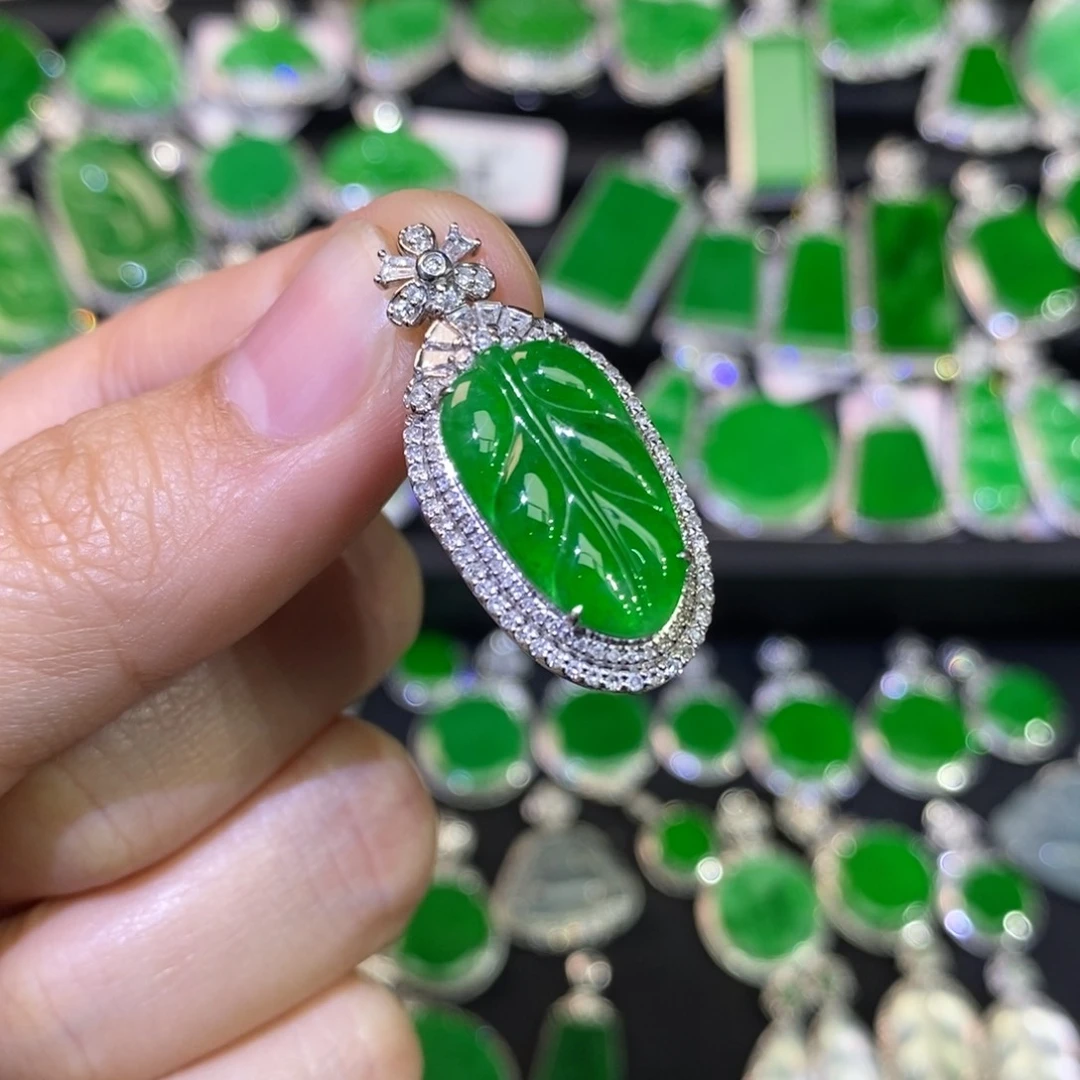 翡翠吊坠(不含链)18K金镶嵌