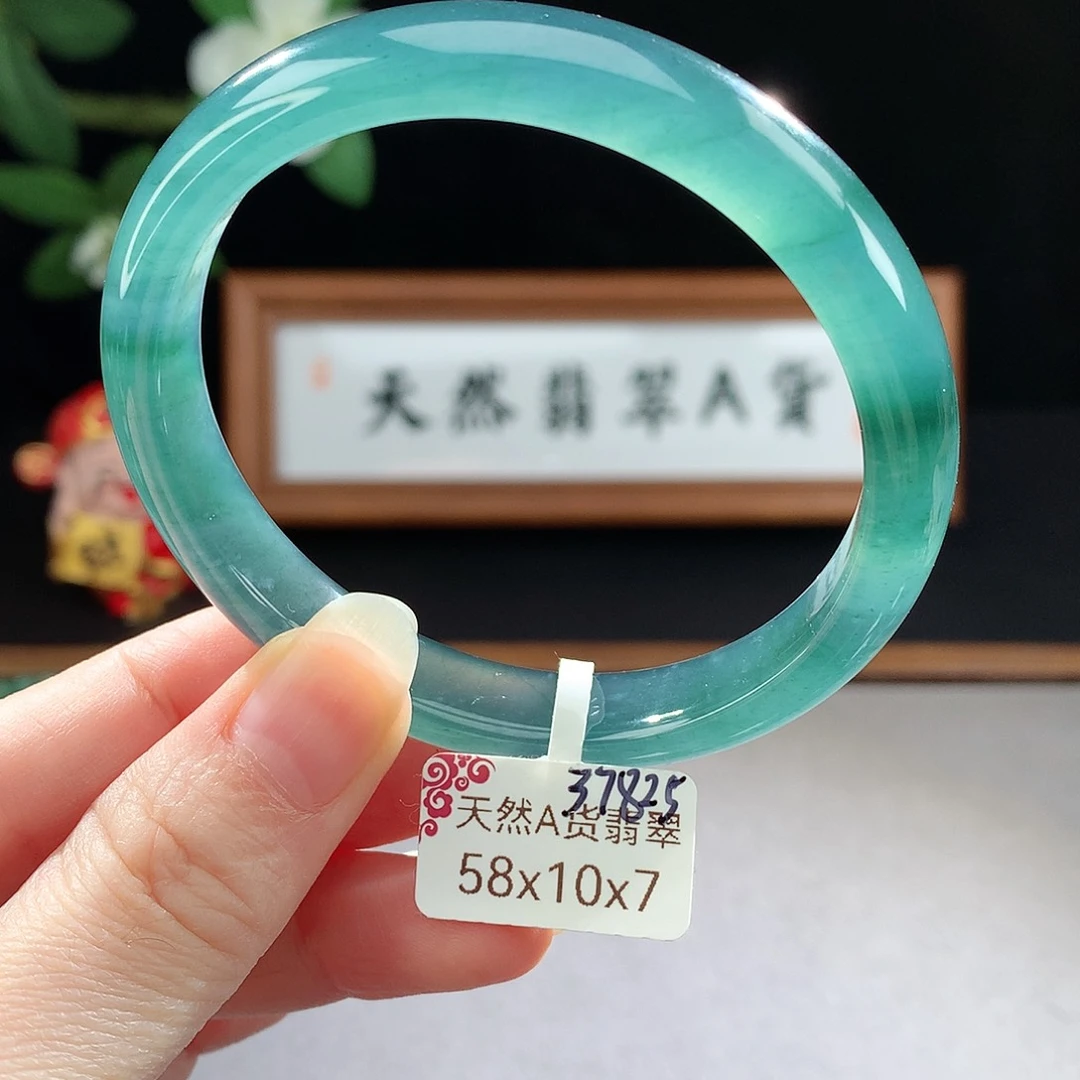 未镶嵌手镯（圆镯）翡翠