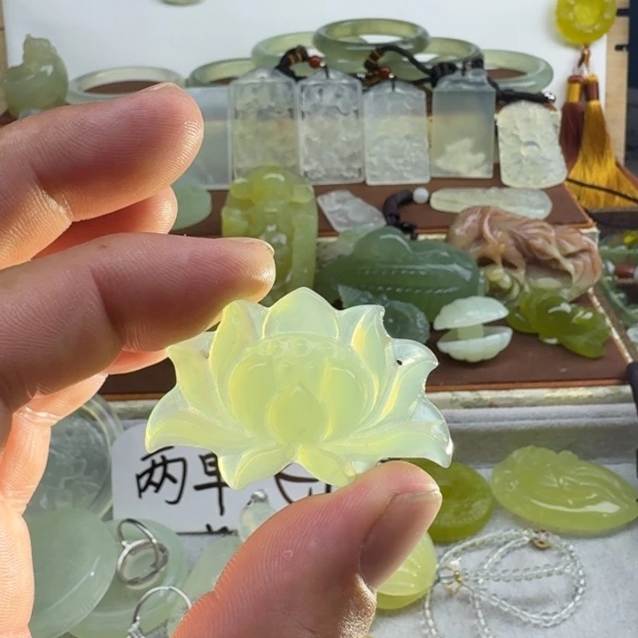 未镶嵌蛇纹石玉颈饰