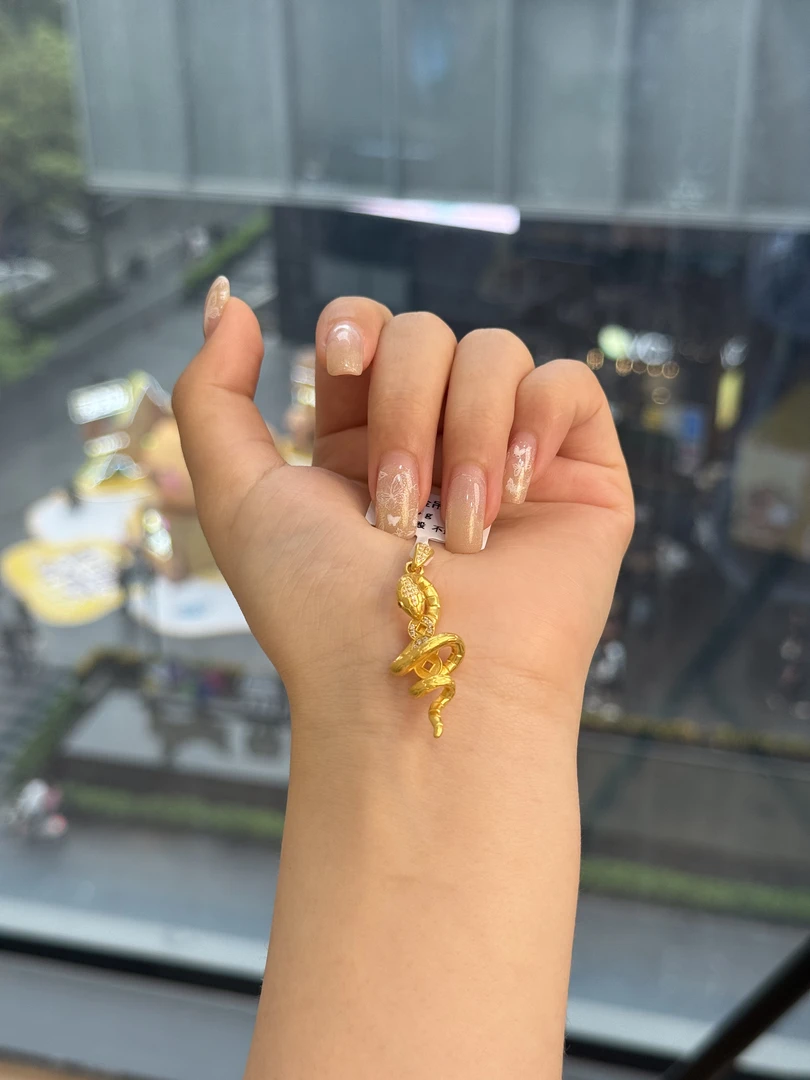 足金999 镶嵌钱币灵蛇吊坠