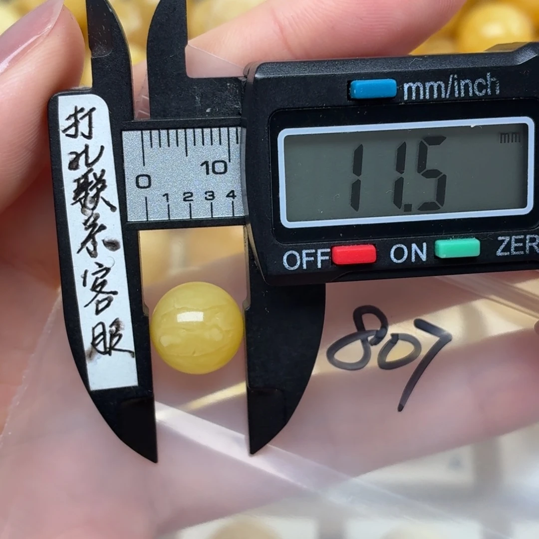 老***恭未镶嵌蜜蜡裸石蜜蜡