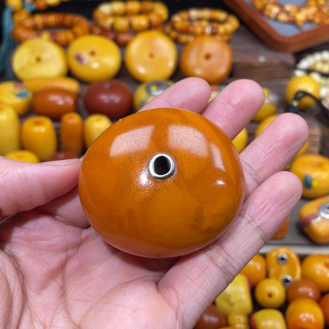 蜜蜡未镶嵌裸石45.4克