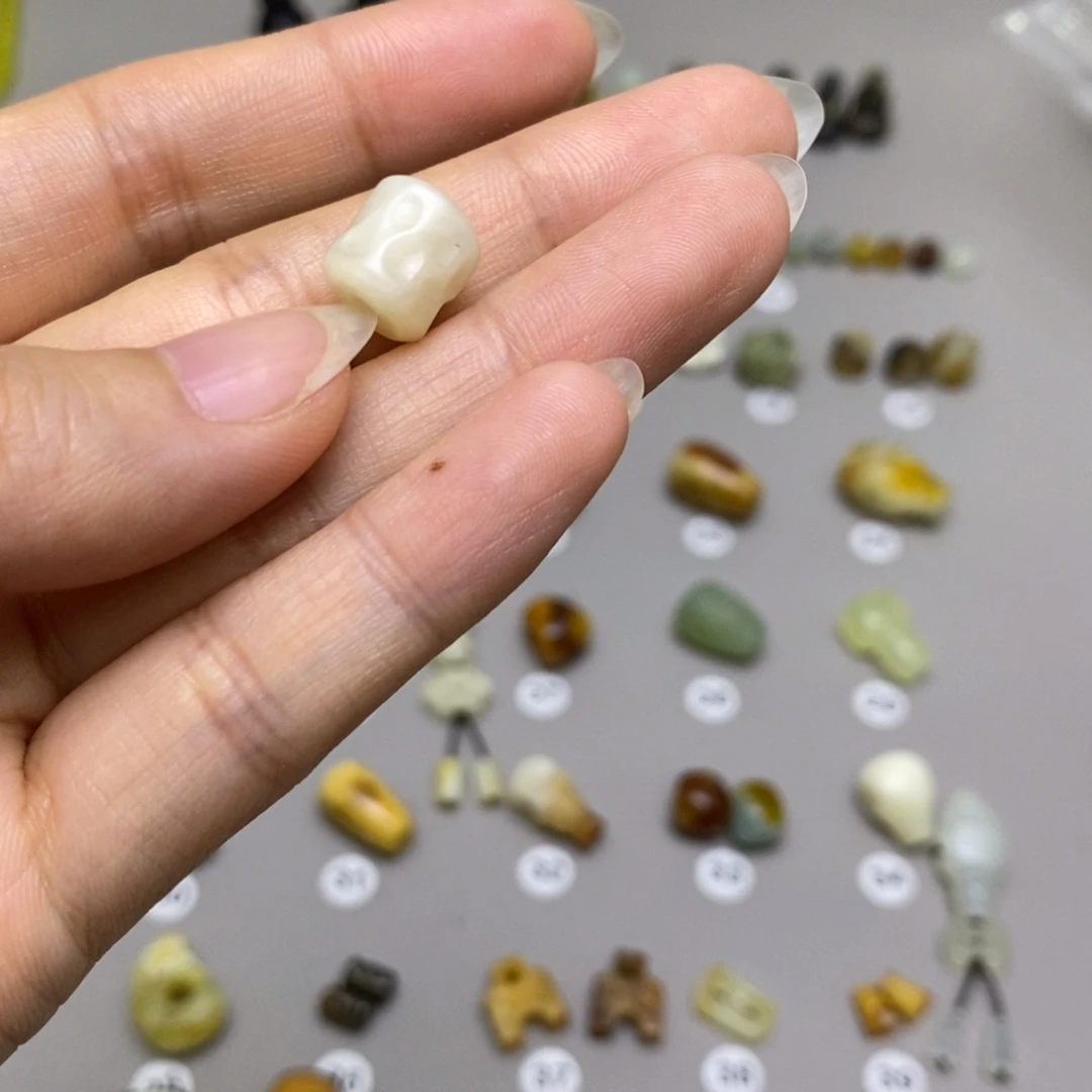 难***闲蛇纹石玉未镶嵌配饰