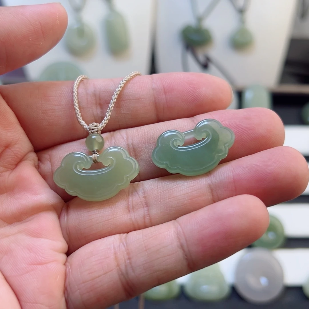 吊坠(赠链)未镶嵌和田玉666