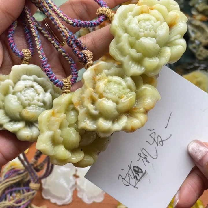 蛇纹石玉未镶嵌吊坠