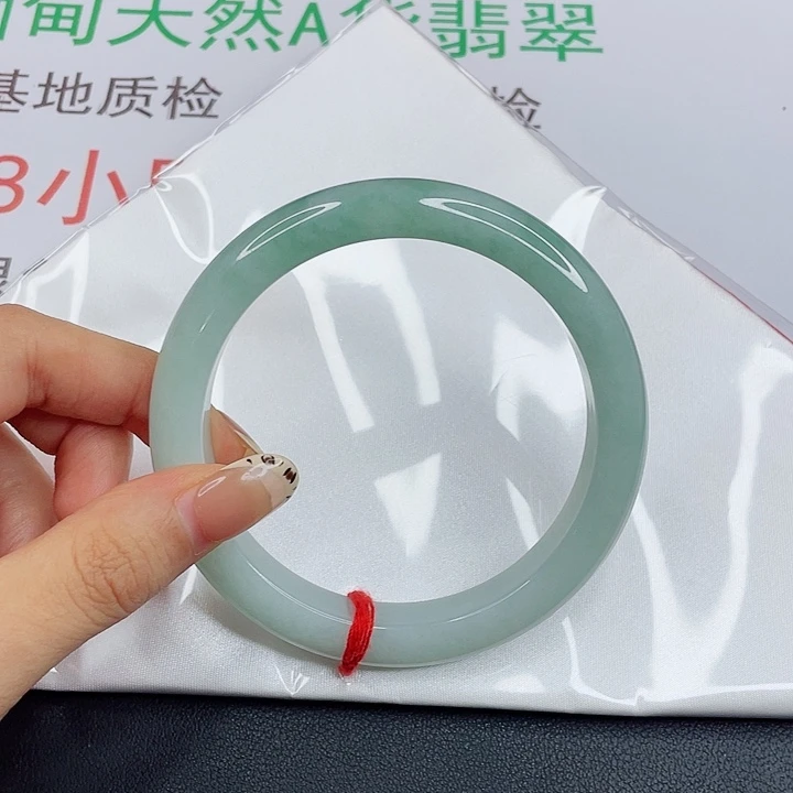 笑***笑未镶嵌手镯翡翠冰绿