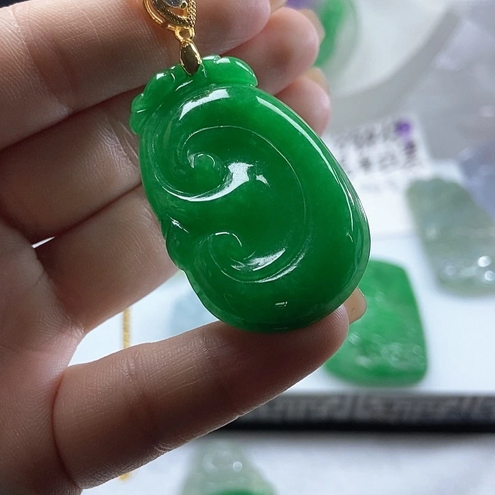 翡翠未镶嵌吊坠(赠链)