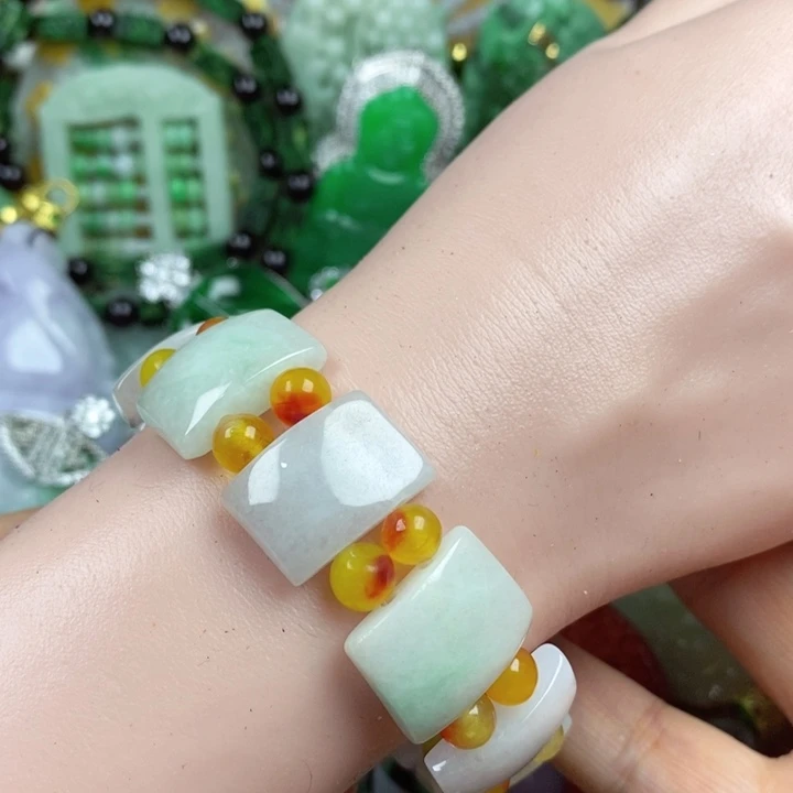 吊坠(赠链)未镶嵌翡翠