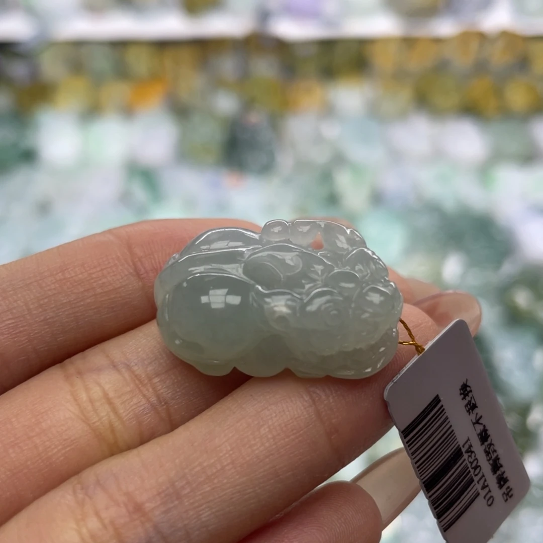 翡翠未镶嵌颈饰貔貅