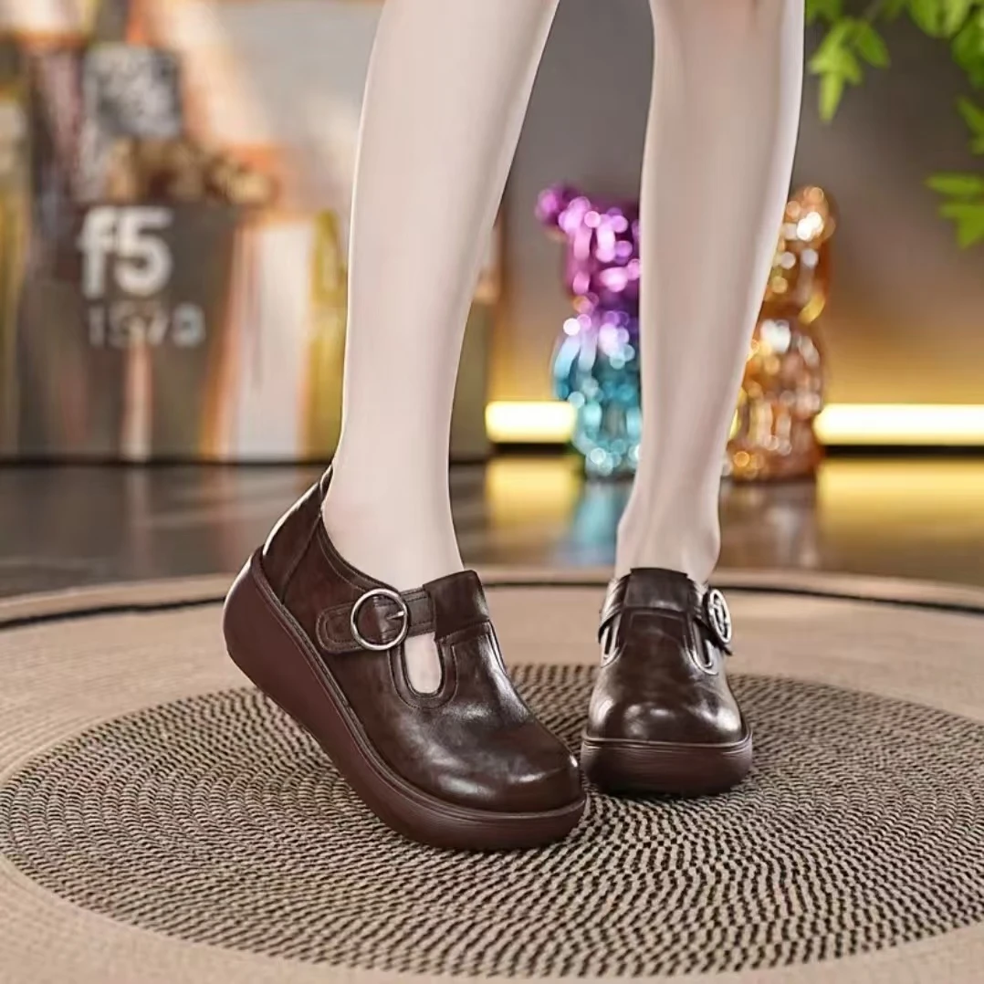 流光风秋季新款妈妈鞋软底舒适单鞋中老年厚底老人皮鞋防滑