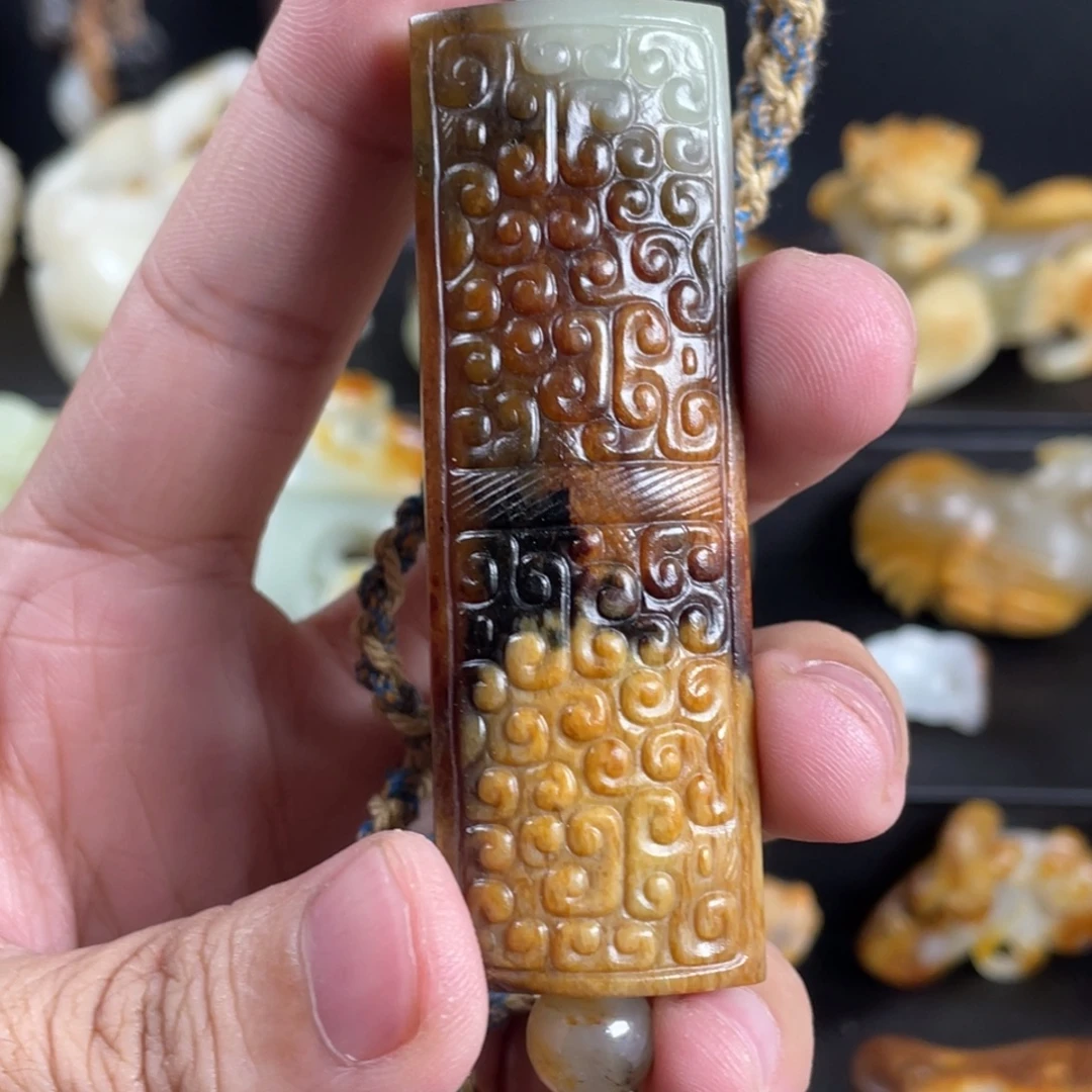 大***子和田玉未镶嵌颈饰