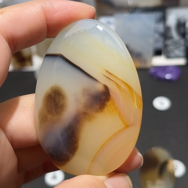 黄***忠玛瑙/玉髓颈饰未镶嵌