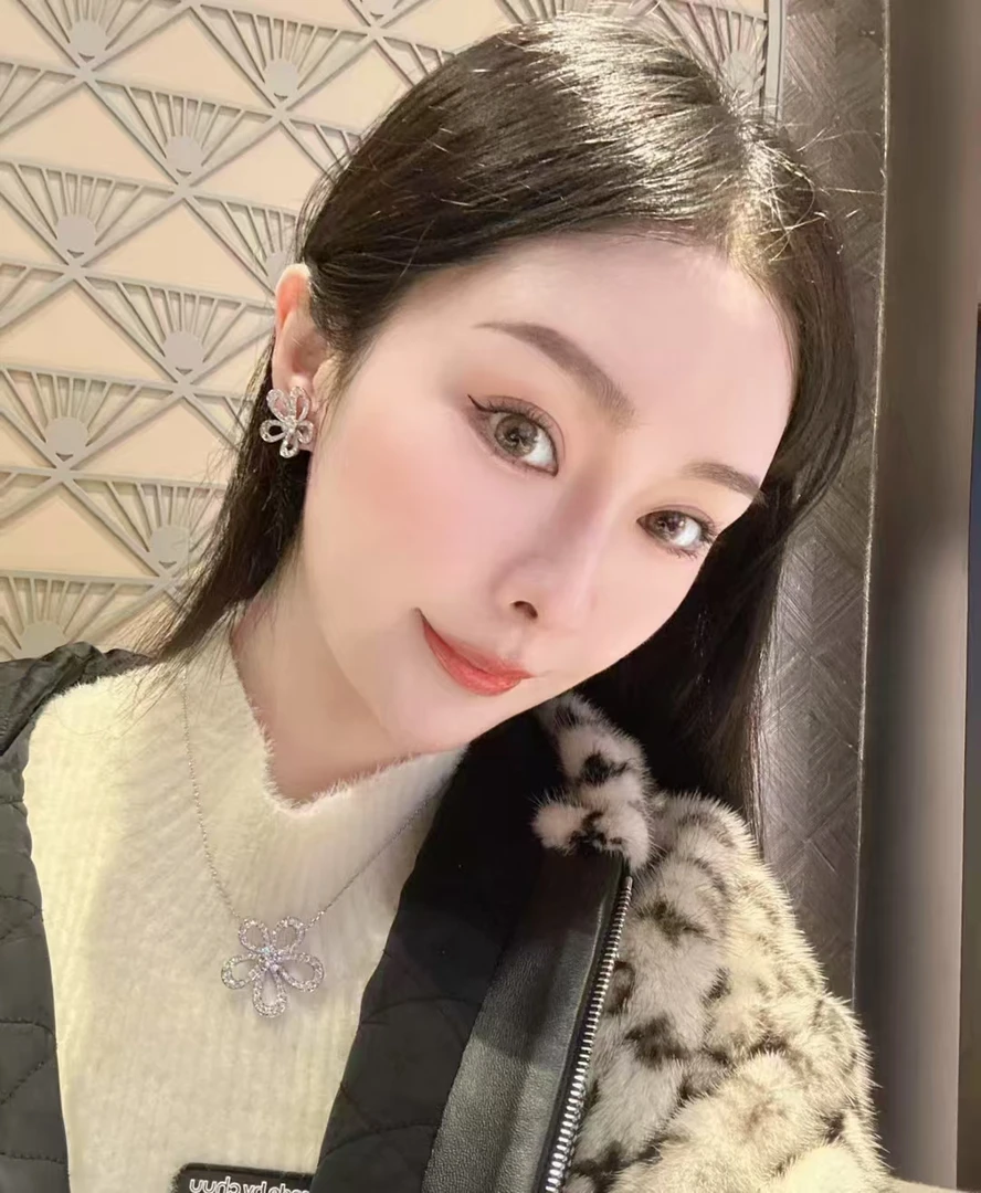 简约 经典 太阳花项链