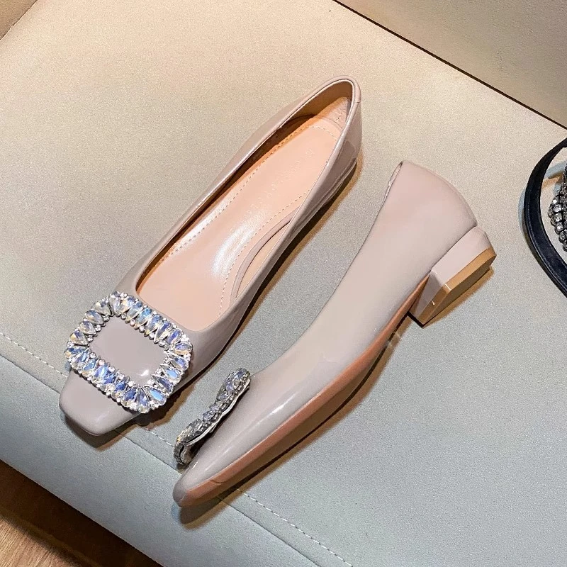 漆皮裸色平底鞋女2025新款气质浅口百搭气质水钻通勤不累脚低跟鞋