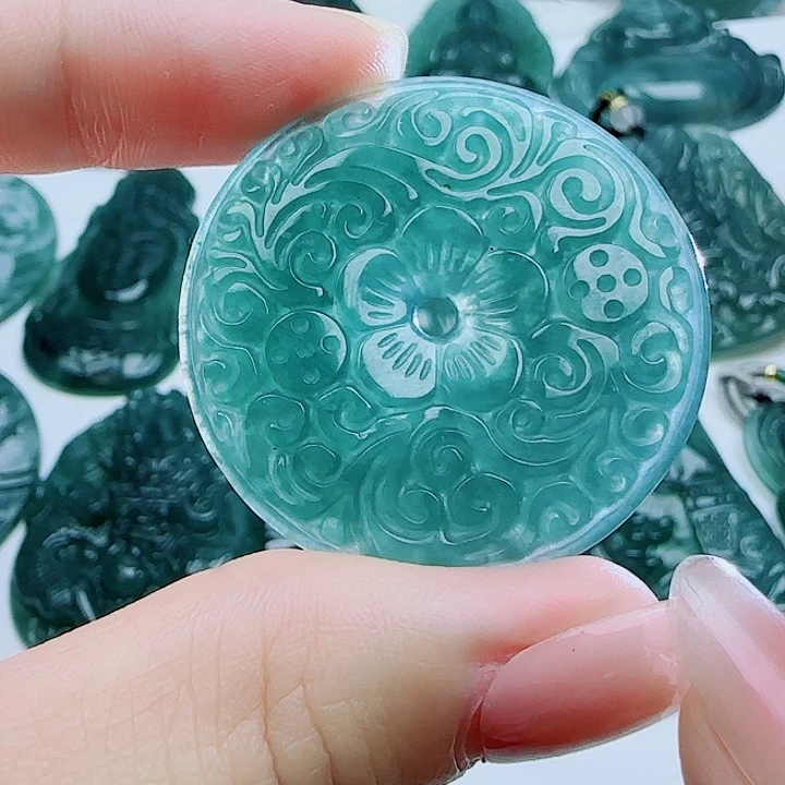 翡翠未镶嵌颈饰多样性发货天然的A货翡翠