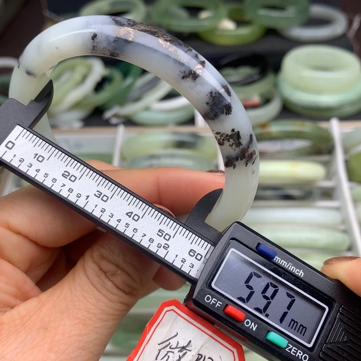 蛇纹石玉未镶嵌手镯563