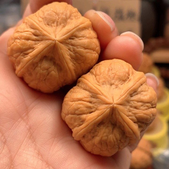桃核把件金猛四棱36尺寸
