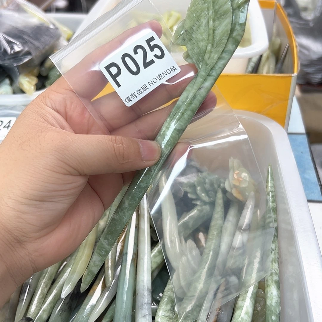 蛇纹石玉合金发饰上**然