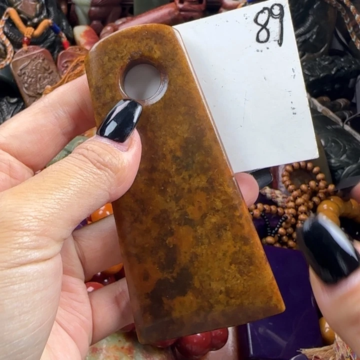 未镶嵌透闪石质玉珠宝奇石
