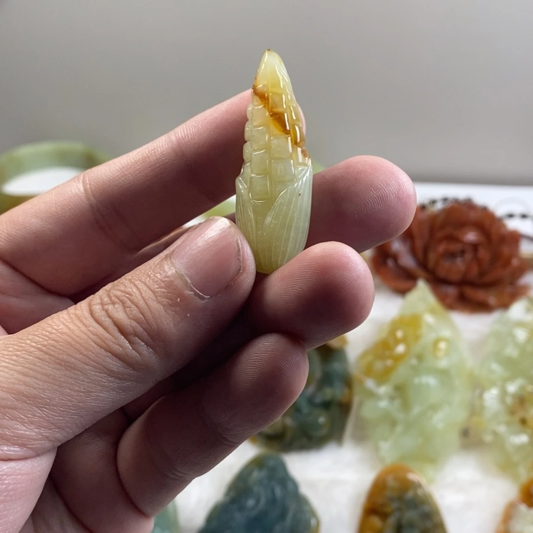 蛇纹石玉未镶嵌颈饰