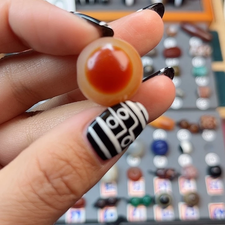 玛瑙/玉髓珠宝半成品未镶嵌憨*娃