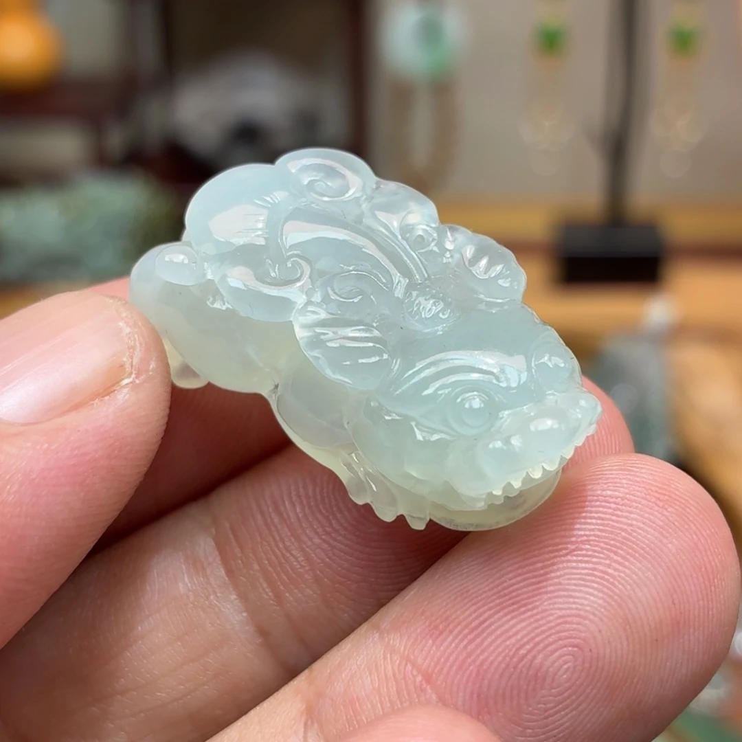 翡翠未镶嵌颈饰貔貅