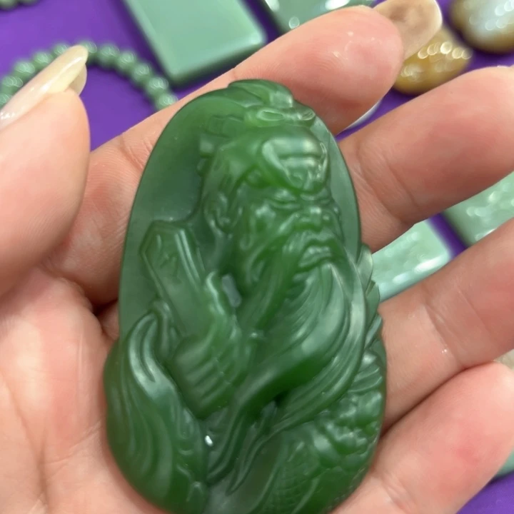 颈饰未镶嵌和田玉（碧玉）