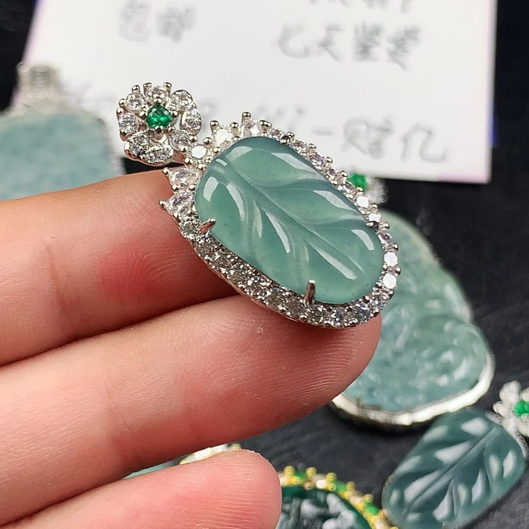 翡翠未镶嵌颈饰叶子