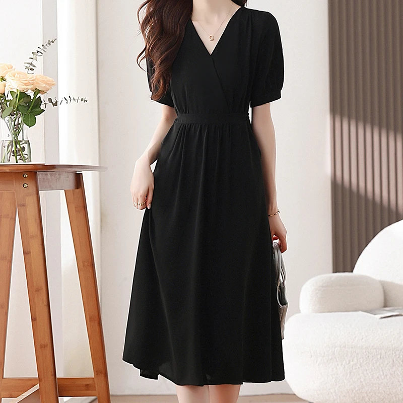 拉夏贝尔法式v领短袖连衣裙女夏季2025新款赫本风气质收腰a字黑裙