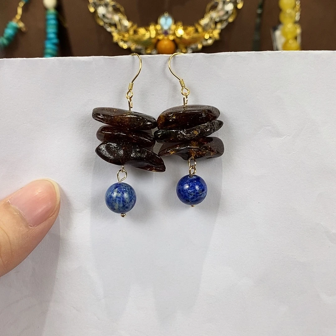 琥珀未镶嵌颈饰多人