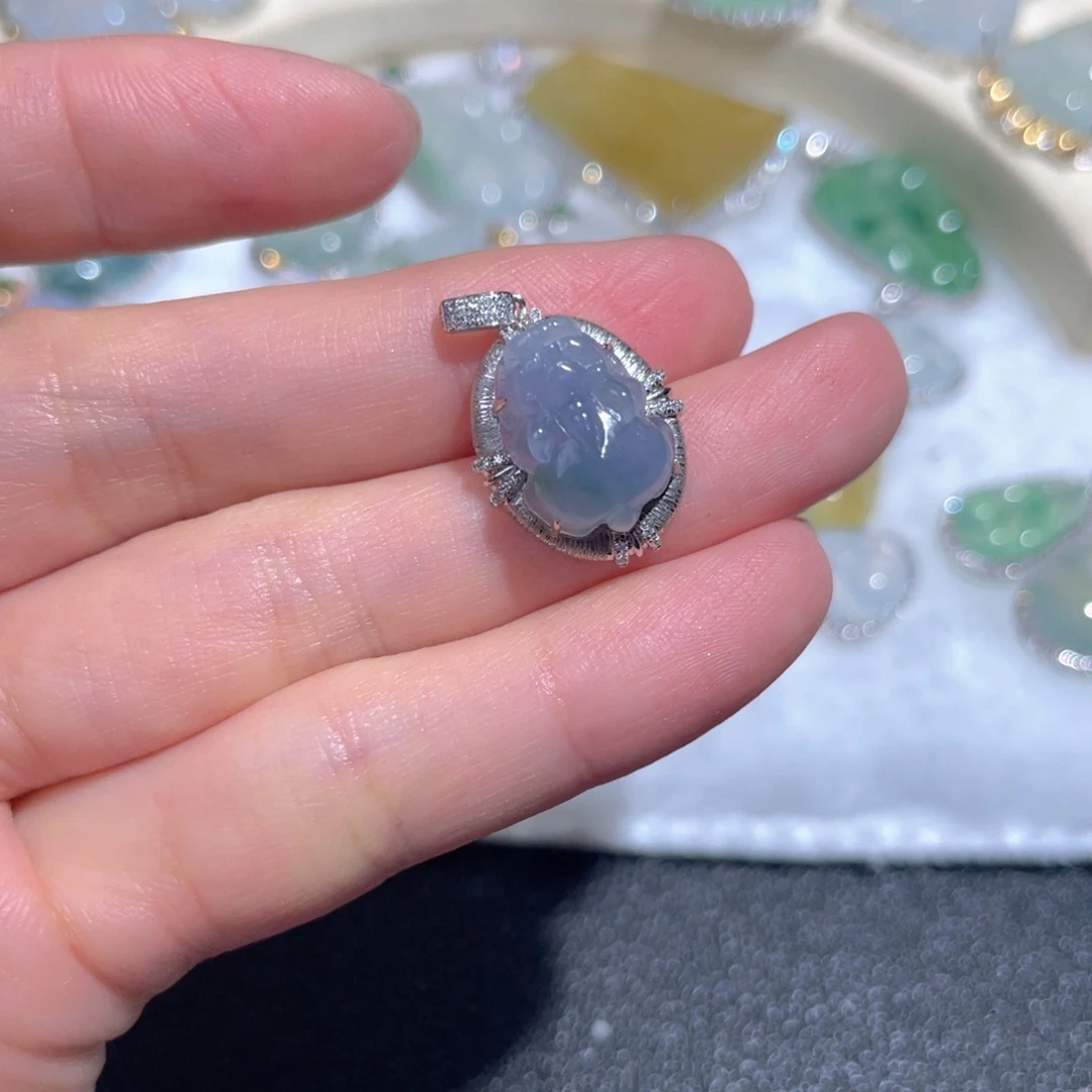 翡翠颈饰18K金镶嵌翡翠